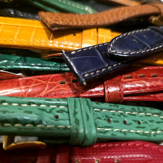 Watches And More_Disponibili vari tipi di cinturini di tutte le misure e di tutti i tipi Pellame vari, anche su ordinazione.