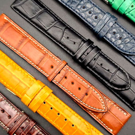 Watches And More_Disponibili vari tipi di cinturini di tutte le misure e di tutti i tipi Pellame vari, anche su ordinazione.