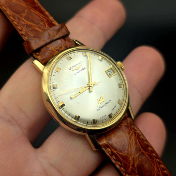 Watches And More_Longines Ultra-Chron automatico con cassa dorata e cinturino in pelle marrone.