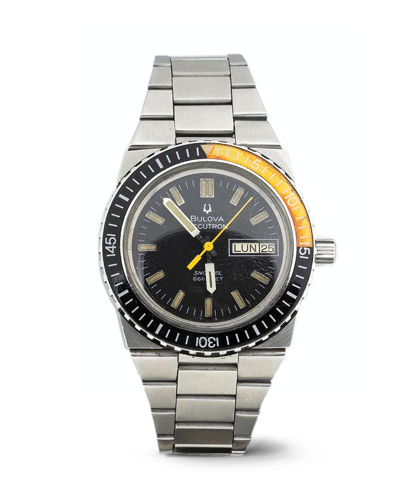 Watches and More_Orologio vintage Bulova Accutron con bracciale in acciaio e quadrante nero.